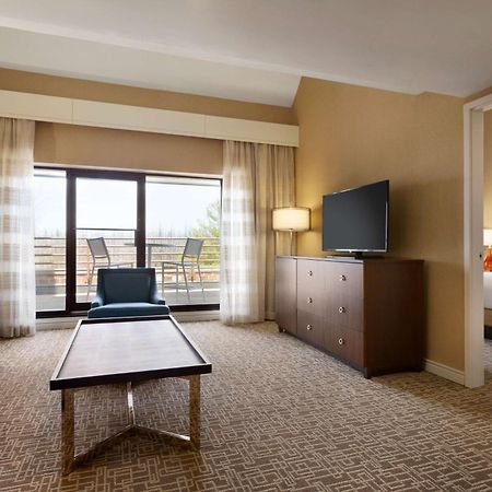 Hilton Boston Dedham Hotel Exterior foto