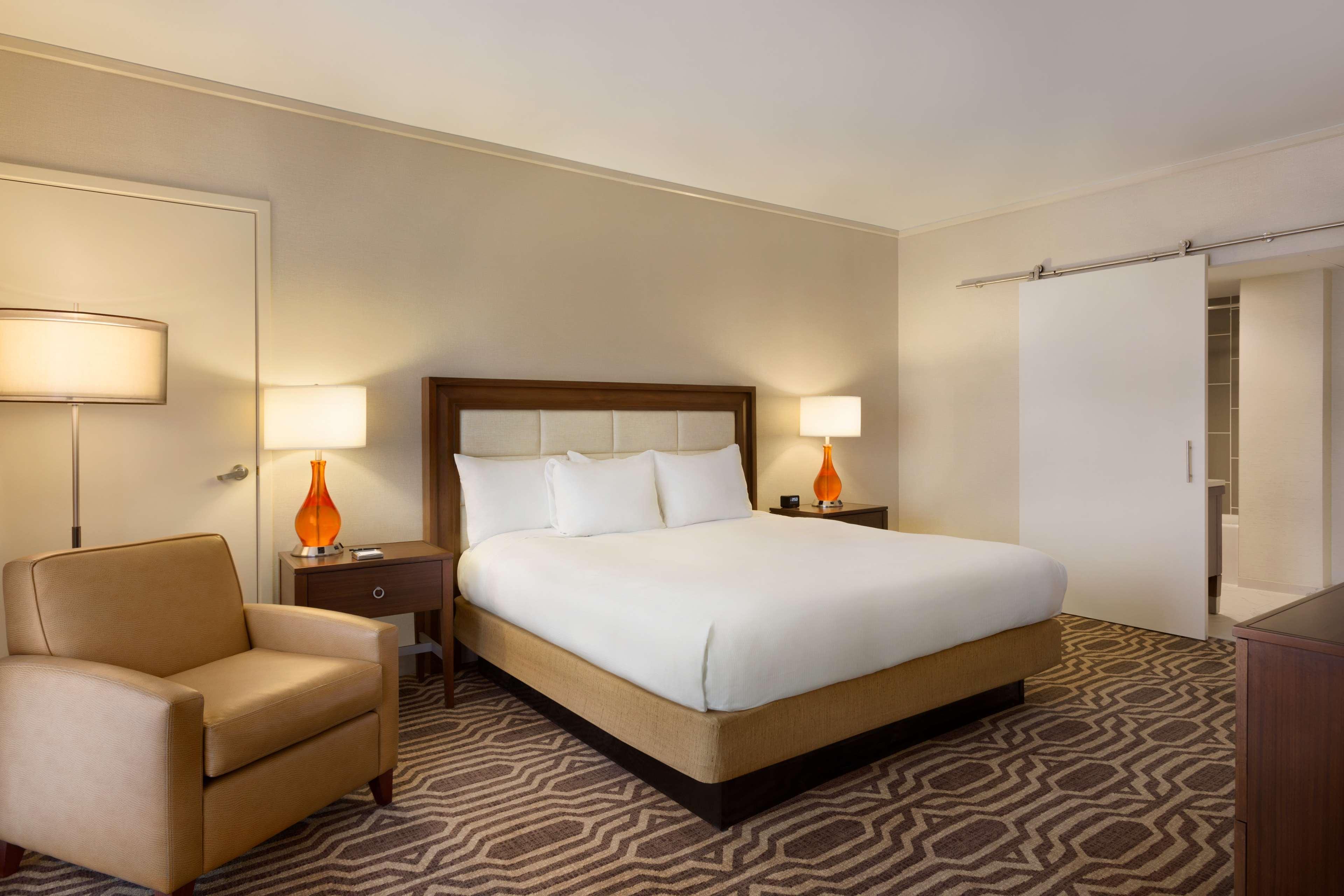 Hilton Boston Dedham Hotel Exterior foto